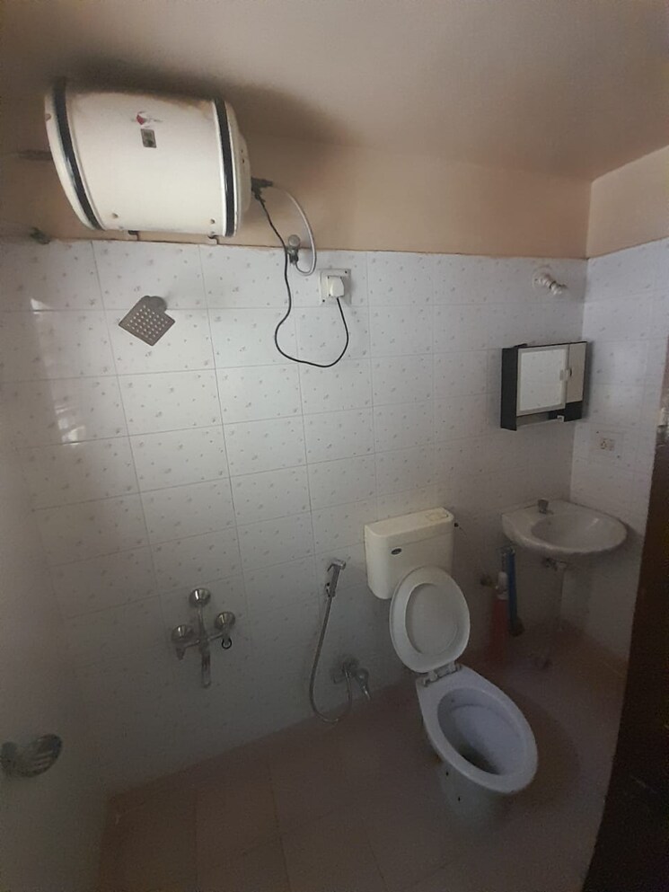 Bathroom, kumar-suraksha 2 Bedroom 1150 Sq.Ft. Apartment In Kondhwa Pune 7590374