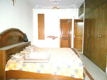 Bedroom in 2 BHK Apartment at Patparganj – for Sale