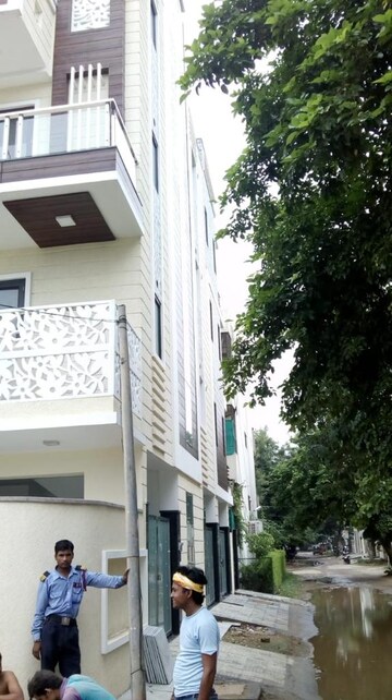6+ BHK Independent House – Exterior View View at Sector 55 - for Sale