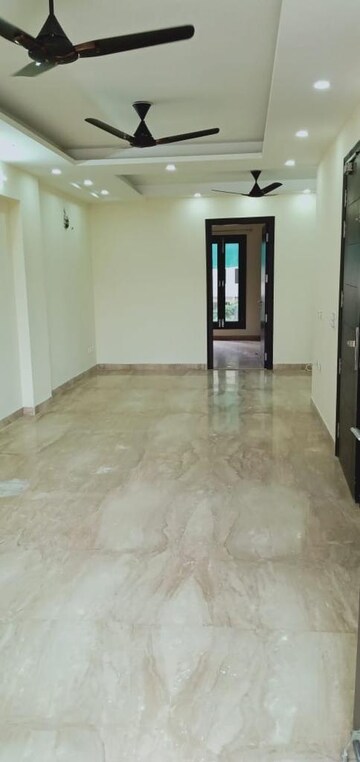 Room in 6+ BHK Independent House at Sector 55 – for Sale
