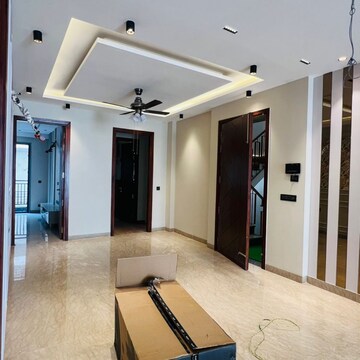 Building Lobby in 3.5 BHK Builder Floor at Ansal Oriental Homes, Sector 57 – for Sale
