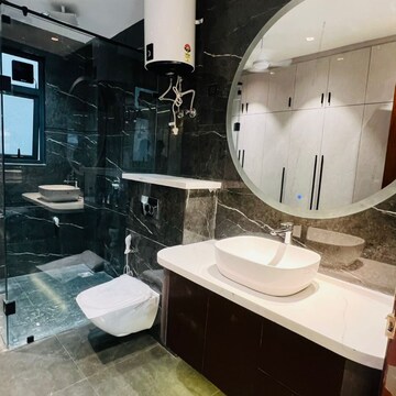 Attached Bathroom in 3.5 BHK Builder Floor at Ansal Oriental Homes, Sector 57 – for Sale