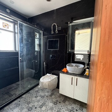 Parking in 3.5 BHK Builder Floor at Ansal Oriental Homes, Sector 57 – for Sale