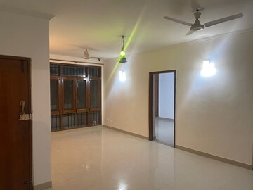 Room in 3 BHK Builder Floor at Ardee City, Sector 52 – for Sale