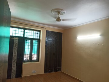Room in 3 BHK Builder Floor at Ardee City, Sector 52 – for Sale