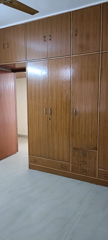 Furnished Amenities in 3.5 BHK Builder Floor at Sector 52 – for Sale
