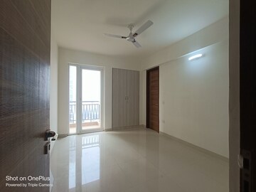 Room in 3 BHK Apartment at Shalimar Vista, Gomti Nagar – for Sale
