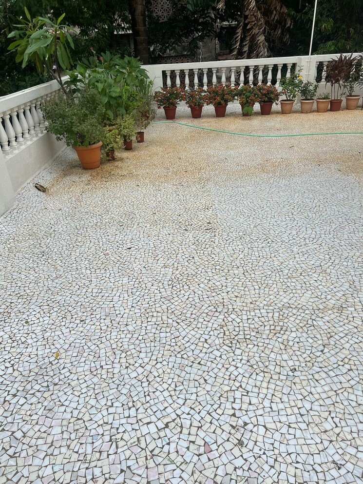 Terrace, yari road 4 Bedroom 5000 Sq.Ft. Villa In Yari Road Mumbai 7591004