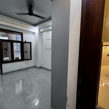 Building Lobby in 3 BHK Builder Floor at Sector 104 – for Sale