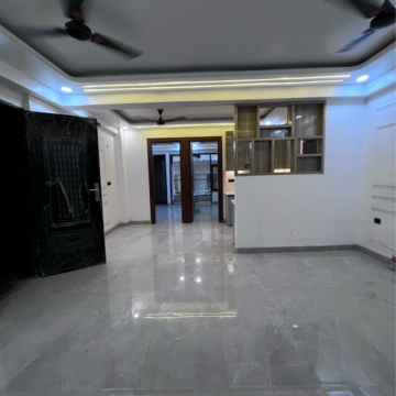 Room in 3 BHK Builder Floor at Sector 104 – for Sale