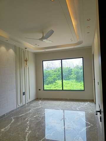 Room in 3.5 BHK Builder Floor at Vipul World Floors, Sector 48 – for Sale
