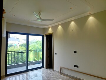 Room in 3.5 BHK Builder Floor at Vipul World Floors, Sector 48 – for Sale