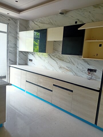 Kitchen in 3.5 BHK Builder Floor at Vipul World Floors, Sector 48 – for Sale