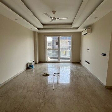 Room in 3 BHK Builder Floor at Sector 73 – for Sale