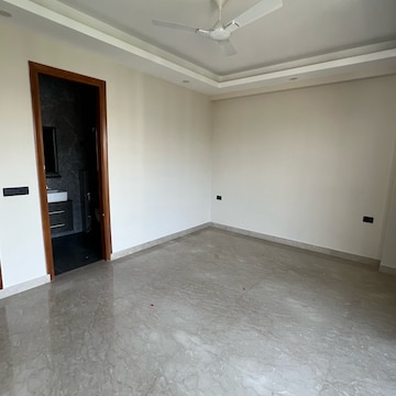 Room in 3 BHK Builder Floor at Sector 73 – for Sale