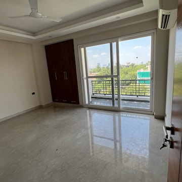 Room in 3 BHK Builder Floor at Sector 73 – for Sale