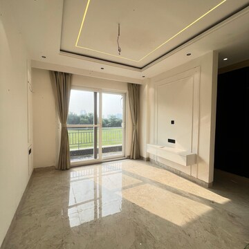 Room in 3 BHK Builder Floor at Sector 63a – for Sale