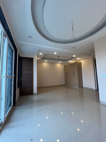 Building Lobby in 3 BHK Builder Floor at Palm Residency Chhatarpur, Chattarpur – for Sale