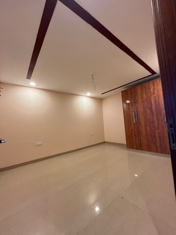 Room in 3 BHK Builder Floor at Palm Residency Chhatarpur, Chattarpur – for Sale