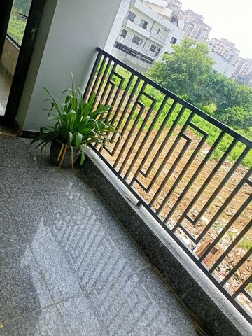 Balcony in 3 BHK Builder Floor at DLF Royale Residences, Dlf Phase I – for Sale