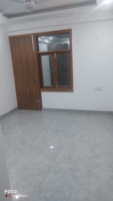 रेसिडेंशियल फ्लैट वर्ग फुट फॉर रेंट इन द्वारका मोर दिल्ली  7591822