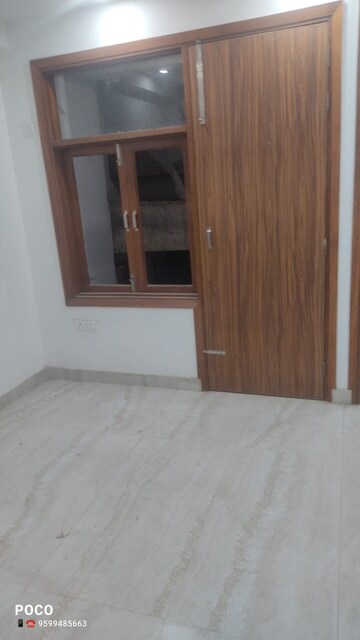 रेसिडेंशियल फ्लैट वर्ग फुट फॉर रेंट इन द्वारका मोर दिल्ली  7591822