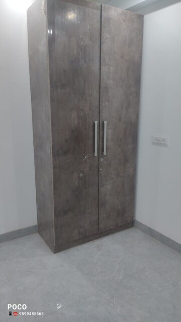 रेसिडेंशियल फ्लैट वर्ग फुट फॉर रेंट इन द्वारका मोर दिल्ली  7591822