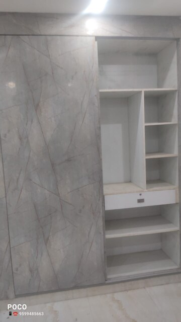 रेसिडेंशियल फ्लैट वर्ग फुट फॉर रेंट इन द्वारका मोर दिल्ली  7591822