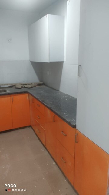 रेसिडेंशियल फ्लैट वर्ग फुट फॉर रेंट इन द्वारका मोर दिल्ली  7591822