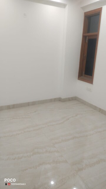 रेसिडेंशियल फ्लैट वर्ग फुट फॉर रेंट इन द्वारका मोर दिल्ली  7591822