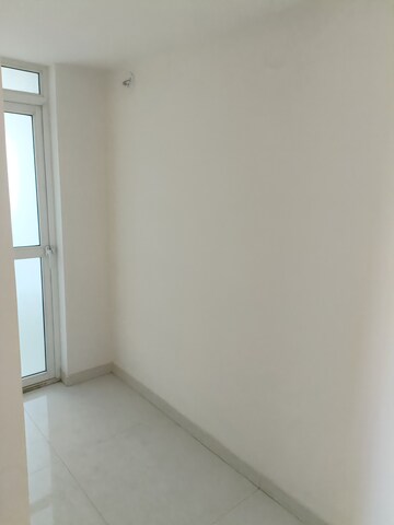 Room in 3 BHK Apartment at Lodha Amara, Kolshet Road – for Sale