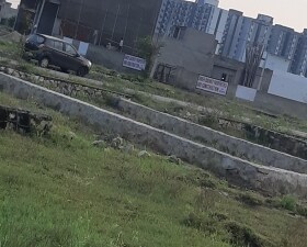 Plot For Sale in Mahal Road