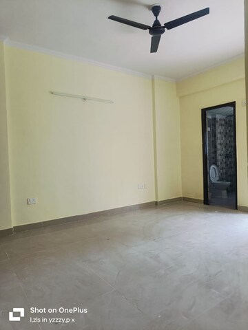 Room in 3 BHK Apartment at Amrapali Crystal Homes, Sector 76 – for Sale