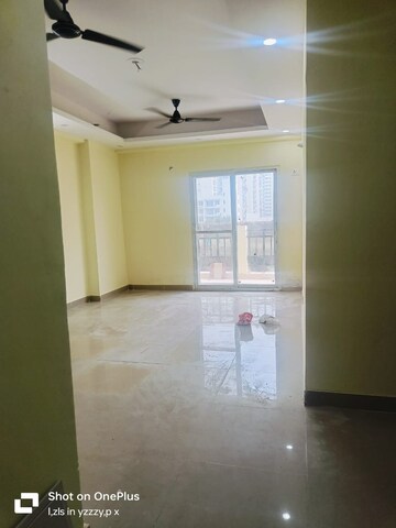 Room in 3 BHK Apartment at Amrapali Crystal Homes, Sector 76 – for Sale