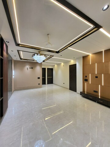 Kitchen in 3 BHK Builder Floor at Unitech South City 1, South City 1 – for Sale