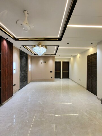 Kitchen in 3 BHK Builder Floor at Unitech South City 1, South City 1 – for Sale