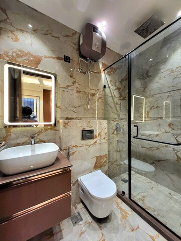 Bathroom in 3 BHK Builder Floor at Unitech South City 1, South City 1 – for Sale