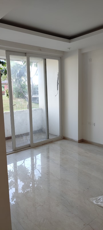 Furnished Amenities in 3 BHK Apartment at Omaxe Lake, North Mullanpur – for Sale