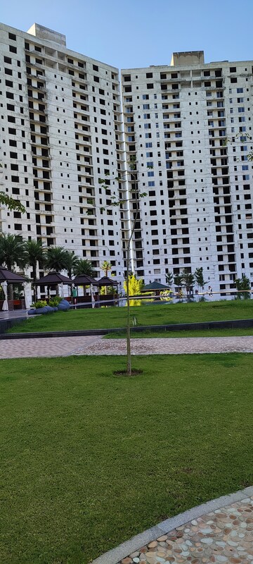 Master Plan in 3 BHK Apartment at Omaxe Lake, North Mullanpur – for Sale