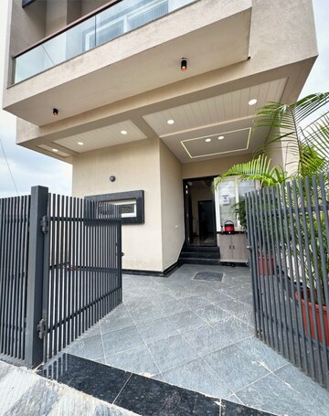 Master Bedroom in 4 BHK Villa at Gandhi Path – for Sale