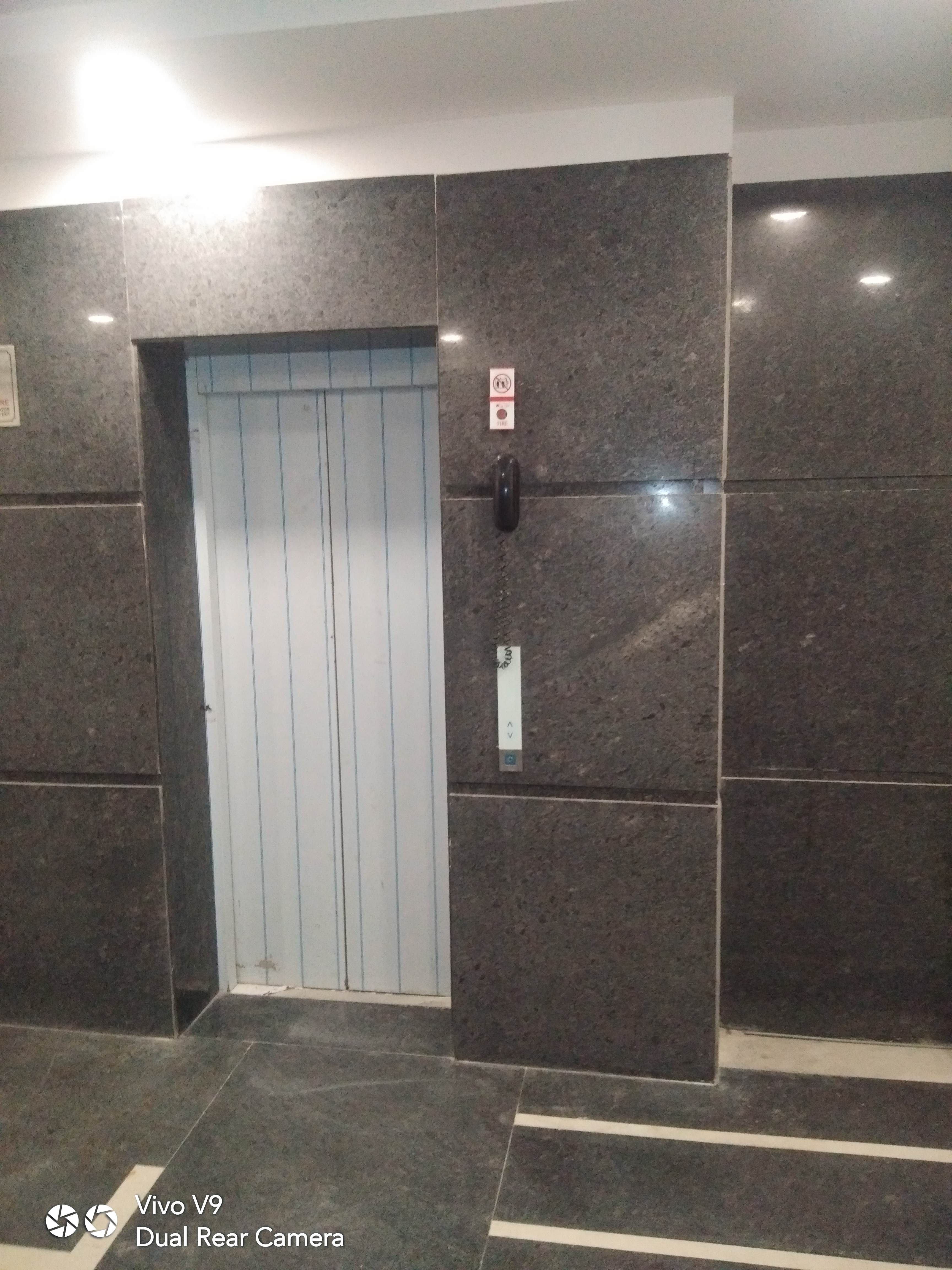 Rental Commercial Shop 200 Sq.Ft. in Rohini Sector 6 Delhi 7593296