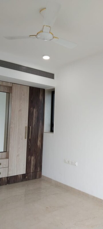 Room in 3 BHK Apartment at Lodha Kiara, Worli – for Sale