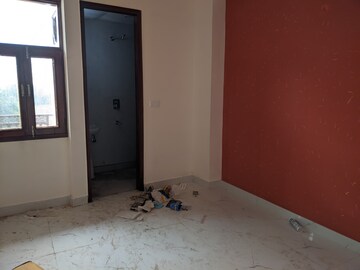 Room in 2 BHK Builder Floor at Sector 104 – for Sale