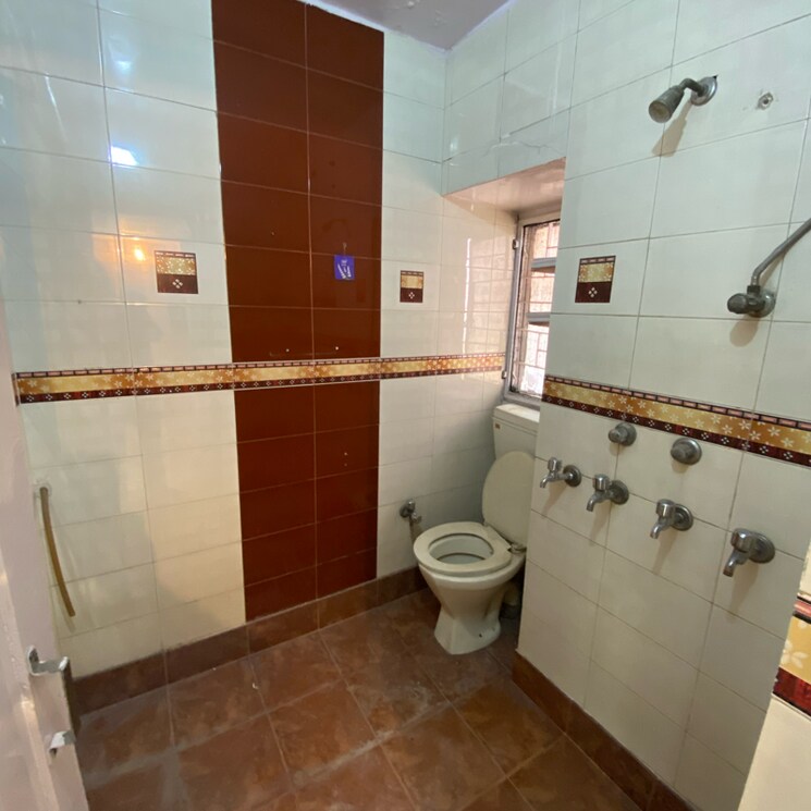 Bathroom, paschim vihar 2 Bedroom 1000 Sq.Ft. Apartment In Paschim Vihar Delhi 7593684
