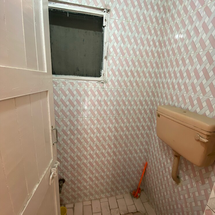 Bathroom, paschim vihar 2 Bedroom 1000 Sq.Ft. Apartment In Paschim Vihar Delhi 7593684