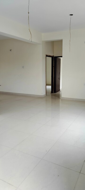 Room in 2 BHK Apartment at Mahathi Jaswitha Cyber Ridge, Kondapur – for Sale