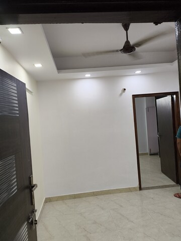 Room in 2 BHK Builder Floor at Mahavir Enclave – for Sale