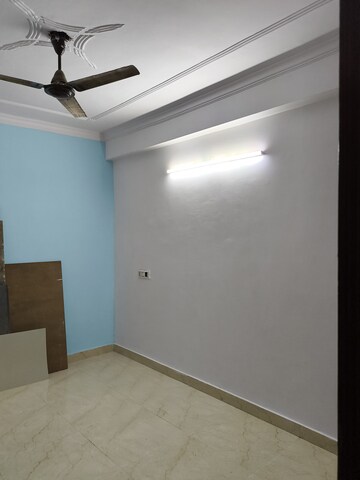 Room in 2 BHK Builder Floor at Mahavir Enclave – for Sale