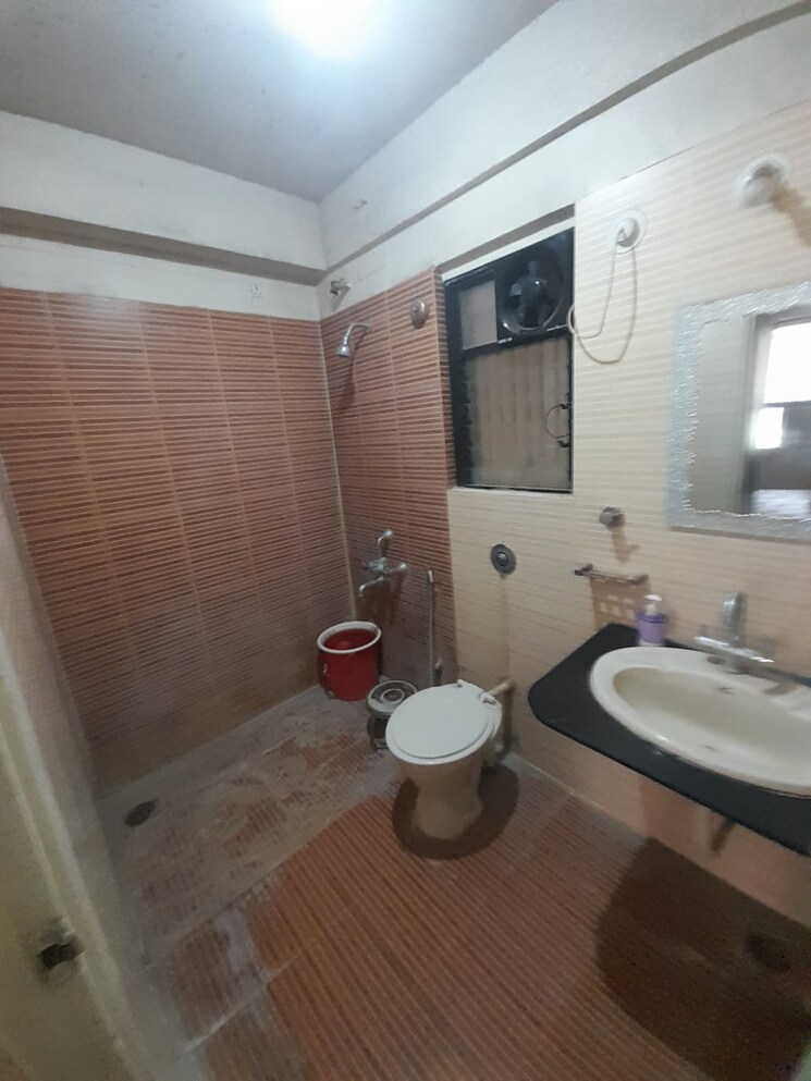 Bathroom, dorabjee-paradise-building-a-b-condominium 2 Bedroom 1150 Sq.Ft. Apartment In Mohammadwadi Pune 7593904