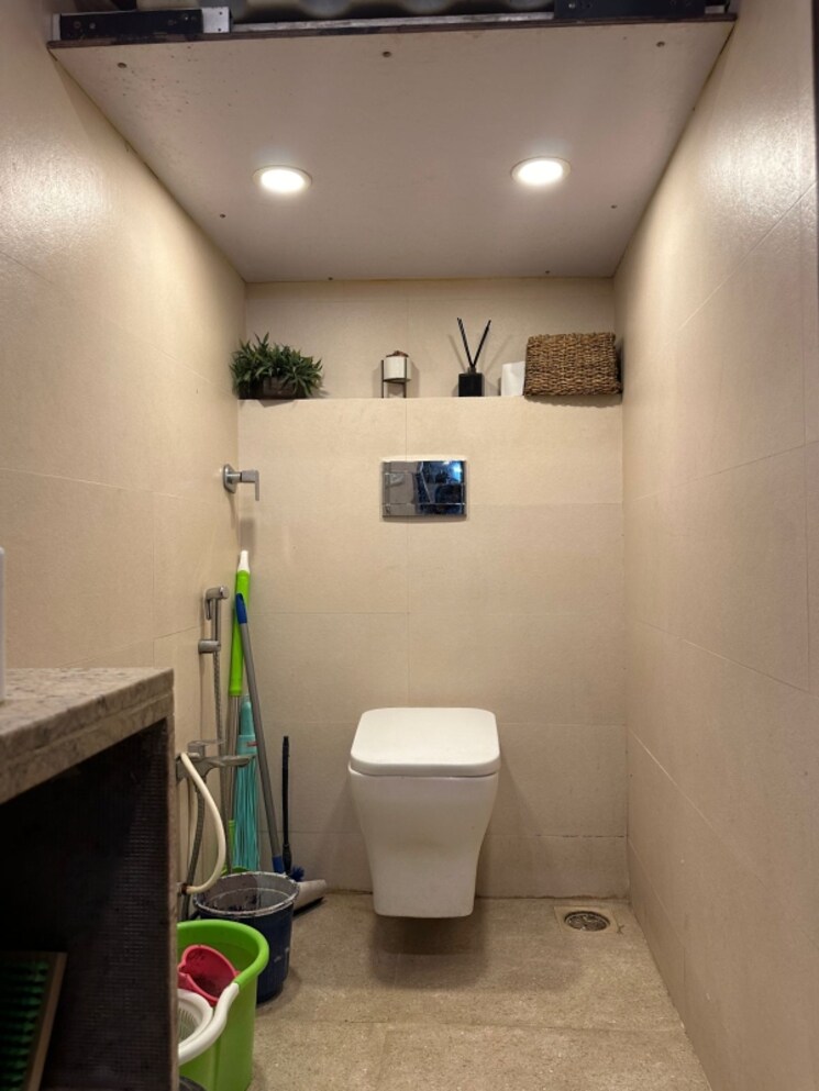 Washroom, pipewala-apartment Commercial Shop 425 Sq.Ft. In Colaba Mumbai 7594361